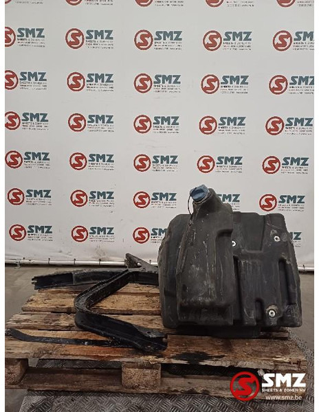 DAF Occ AdBluetank 90L + steunen DAF - Fuel system for Truck: picture 3 DAF Occ AdBluetank 90L + steunen DAF - Fuel system for Truck: picture 3