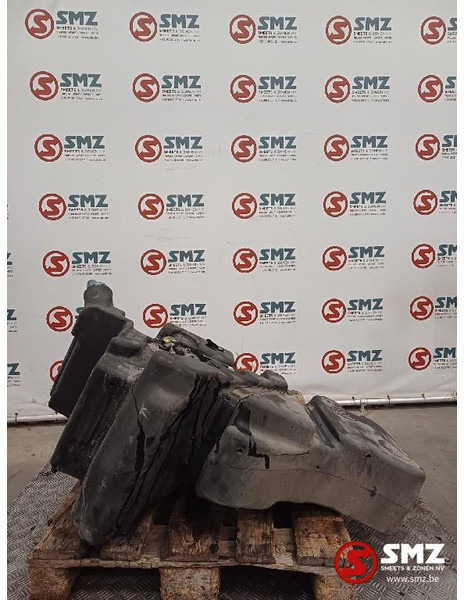 DAF Occ AdBluetank 90L + steunen DAF - Fuel system for Truck: picture 2 DAF Occ AdBluetank 90L + steunen DAF - Fuel system for Truck: picture 2