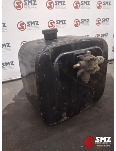 Diversen Occ hydraulische tank 150L 67cmx37cmx63cm - Hydraulic tank for Truck: picture 1 Diversen Occ hydraulische tank 150L 67cmx37cmx63cm - Hydraulic tank for Truck: picture 1