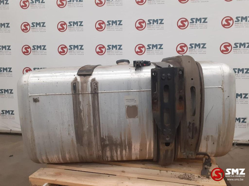 Mercedes-Benz Occ brandstoftank 570L Mercedes - Fuel tank for Truck: picture 2 Mercedes-Benz Occ brandstoftank 570L Mercedes - Fuel tank for Truck: picture 2