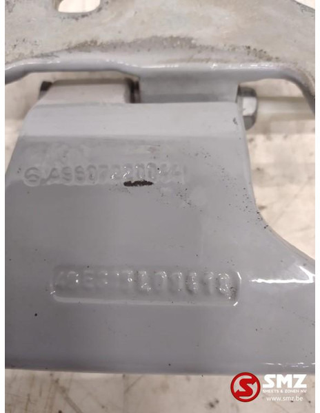 Mercedes-Benz Occ deurscharnier links Mercedes Actros MP4 - Door and parts for Truck: picture 3 Mercedes-Benz Occ deurscharnier links Mercedes Actros MP4 - Door and parts for Truck: picture 3