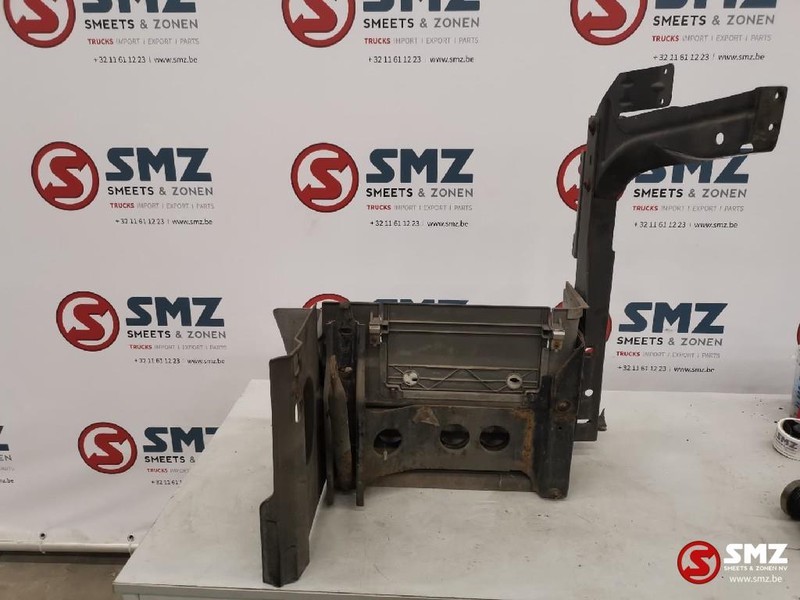 Mercedes-Benz Occ onderste opstapbak links Actros MP2 - Footstep for Truck: picture 2 Mercedes-Benz Occ onderste opstapbak links Actros MP2 - Footstep for Truck: picture 2