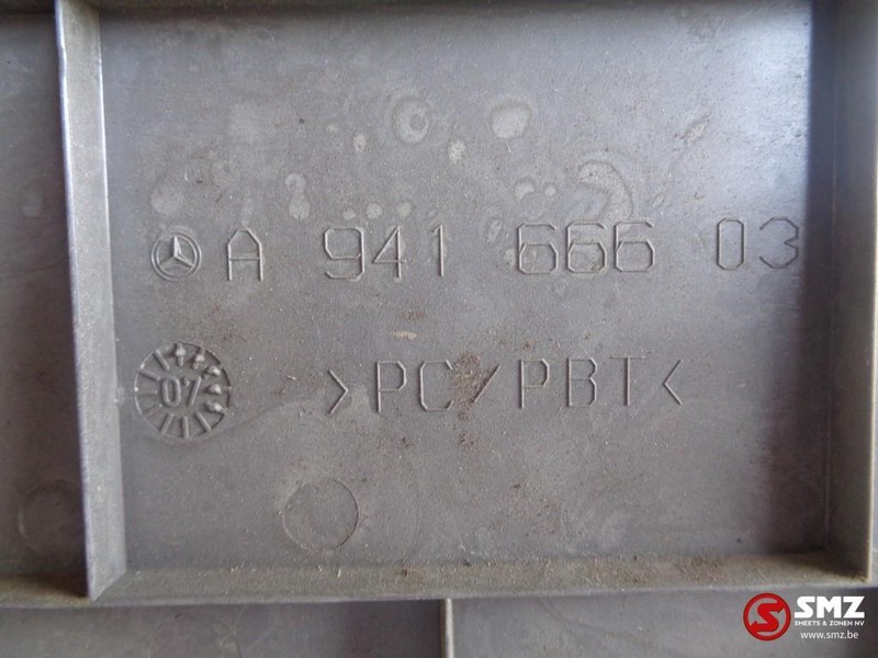 Mercedes-Benz Occ opstapbak links actros mp1 - Footstep for Truck: picture 2 Mercedes-Benz Occ opstapbak links actros mp1 - Footstep for Truck: picture 2