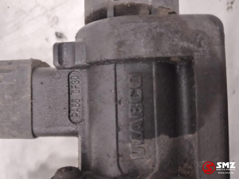 Mercedes-Benz Occ pneumatische klep 3/2 Mercedes Actros MP4 A000 - ECU for Truck: picture 3 Mercedes-Benz Occ pneumatische klep 3/2 Mercedes Actros MP4 A000 - ECU for Truck: picture 3