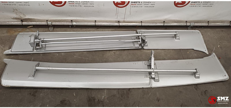 Mercedes-Benz Occ set cabinespoilers links + rechts Mercedes SK - Aerodynamics/ Spoiler for Truck: picture 2 Mercedes-Benz Occ set cabinespoilers links + rechts Mercedes SK - Aerodynamics/ Spoiler for Truck: picture 2
