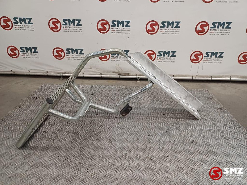 Mercedes-Benz Occ trap batterijbak Mercedes - Frame/ Chassis for Truck: picture 4 Mercedes-Benz Occ trap batterijbak Mercedes - Frame/ Chassis for Truck: picture 4