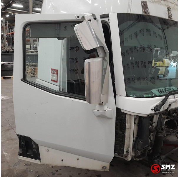 Renault Occ cabine RHD Renault T - Cab and interior for Truck: picture 4 Renault Occ cabine RHD Renault T - Cab and interior for Truck: picture 4