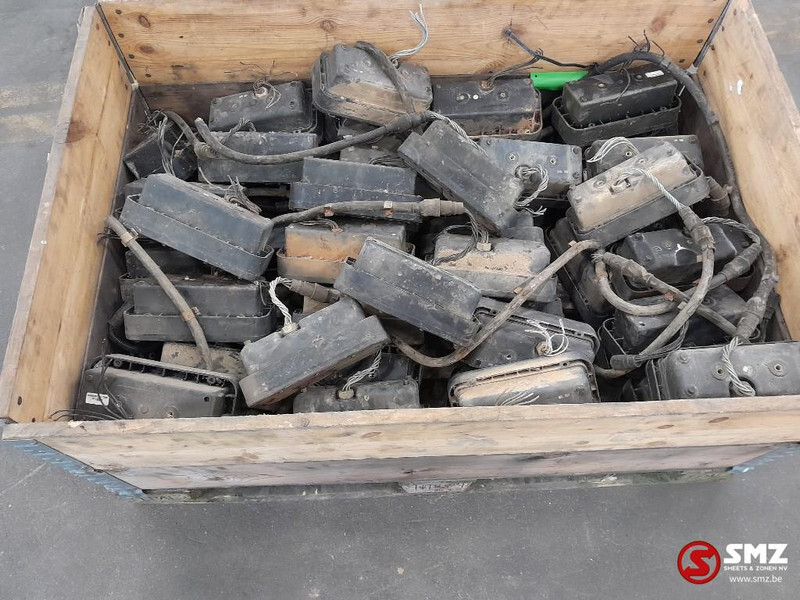 Renault Occ set 50 achterlichten links/rechts 24V Renault - Tail light for Truck: picture 4 Renault Occ set 50 achterlichten links/rechts 24V Renault - Tail light for Truck: picture 4