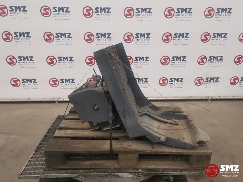 Volvo Occ Spatbord links met luchtketel Volvo FM9 - Fender for Truck: picture 3 Volvo Occ Spatbord links met luchtketel Volvo FM9 - Fender for Truck: picture 3