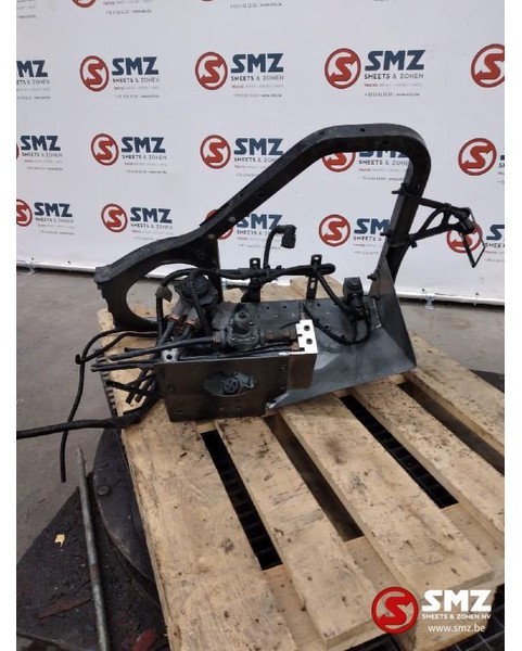 Volvo Occ Spatbordsteun met ventielen Volvo FH12 - Fender for Truck: picture 2 Volvo Occ Spatbordsteun met ventielen Volvo FH12 - Fender for Truck: picture 2