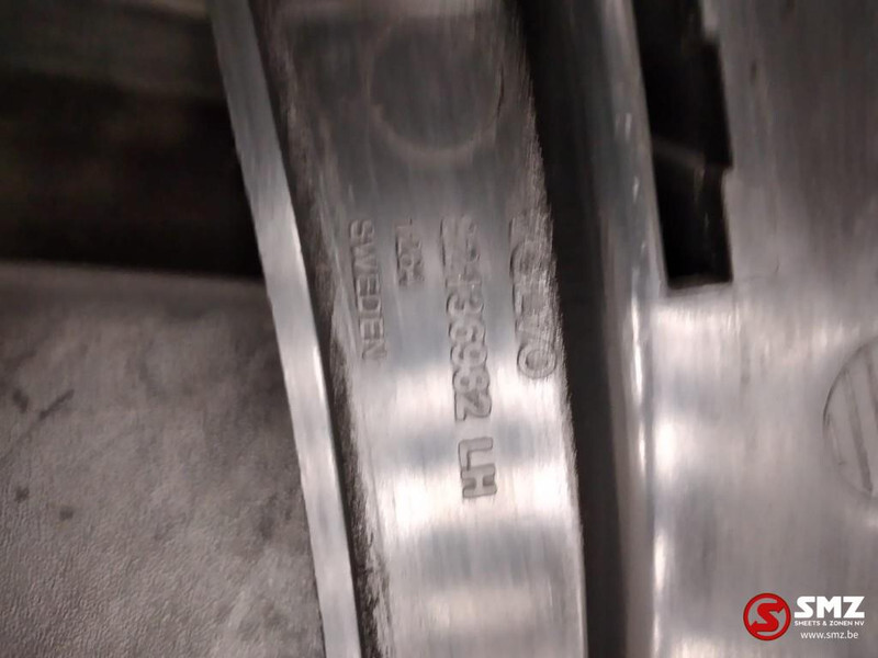 Volvo Occ tredeplankbehuizing links Volvo FH 82136982 - Cab and interior for Truck: picture 4 Volvo Occ tredeplankbehuizing links Volvo FH 82136982 - Cab and interior for Truck: picture 4