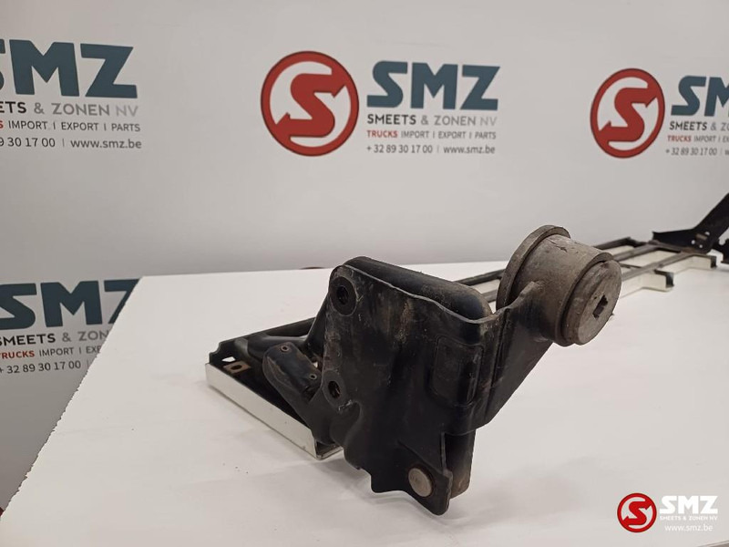 Volvo Occ voorgrille + scharnieren Volvo - Grill for Truck: picture 3 Volvo Occ voorgrille + scharnieren Volvo - Grill for Truck: picture 3