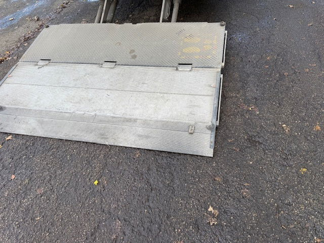 Closed box semi-trailer Krone Laadklep APK: picture 7