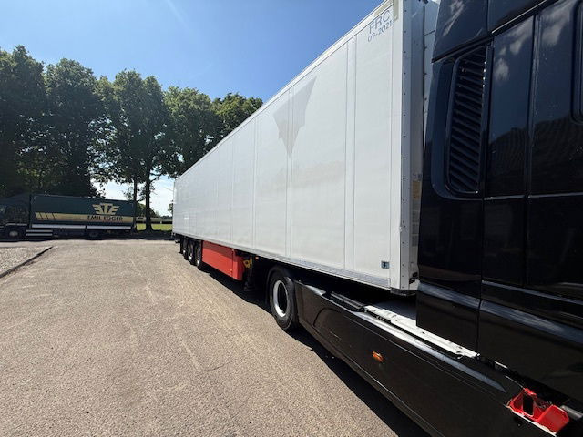 Schmitz Cargobull Thermoking SLXe 300 Laadklep Liftas 3924 dieseluren - Refrigerator semi-trailer: picture 4 Schmitz Cargobull Thermoking SLXe 300 Laadklep Liftas 3924 dieseluren - Refrigerator semi-trailer: picture 4
