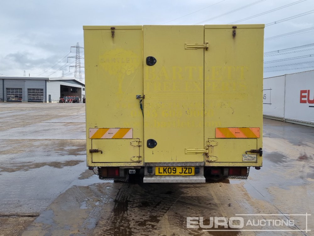 2009 Isuzu NPR-7 - Box truck: picture 4 2009 Isuzu NPR-7 - Box truck: picture 4