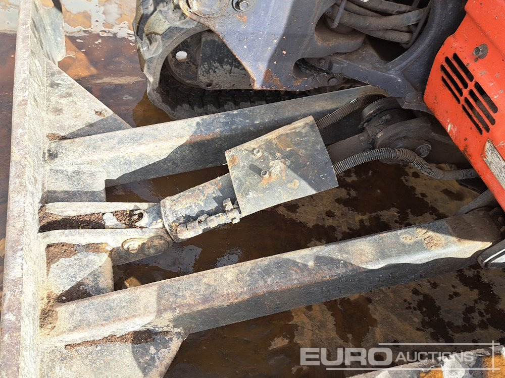 Mini excavator 2013 Kubota U25-3EU: picture 17