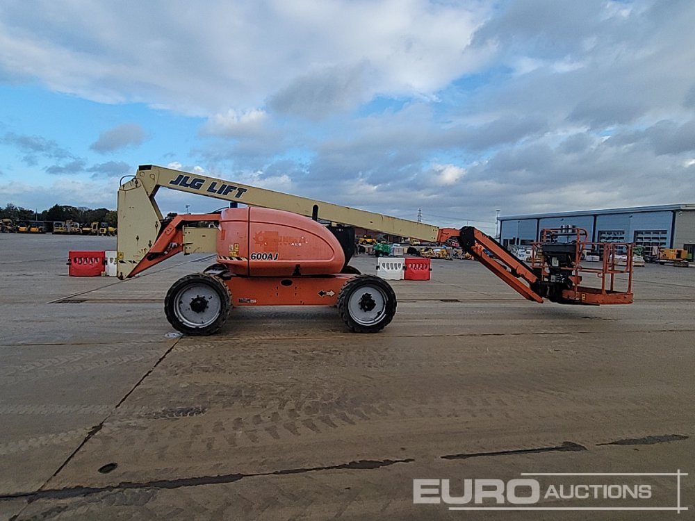 Articulated boom 2015 JLG 600AJ: picture 6