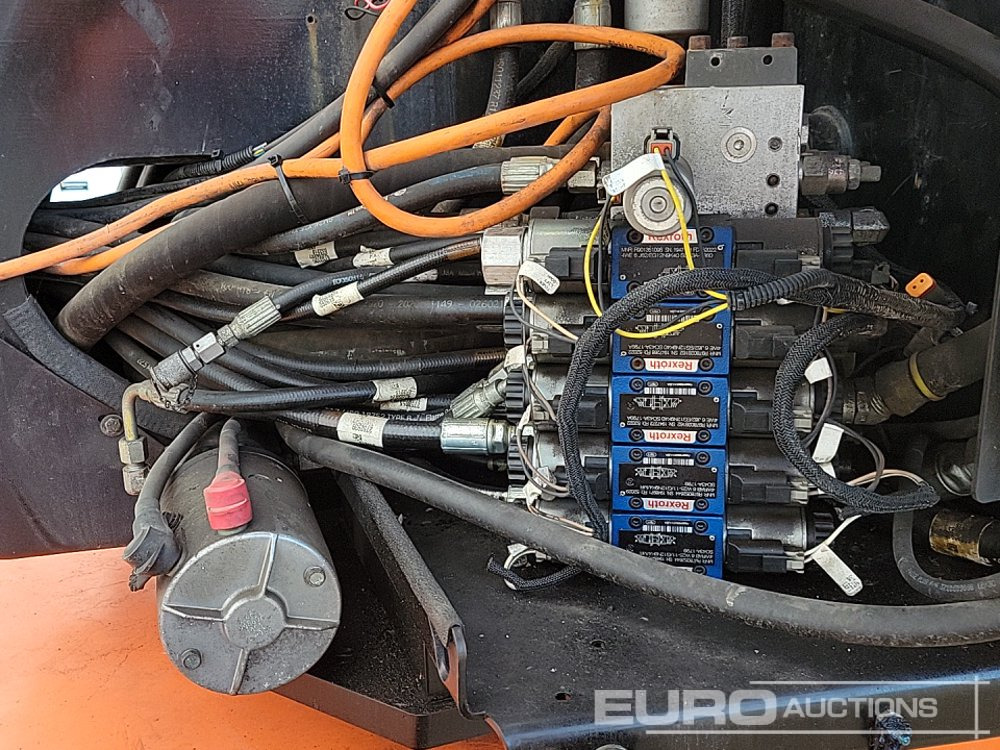 Articulated boom 2015 JLG 600AJ: picture 38