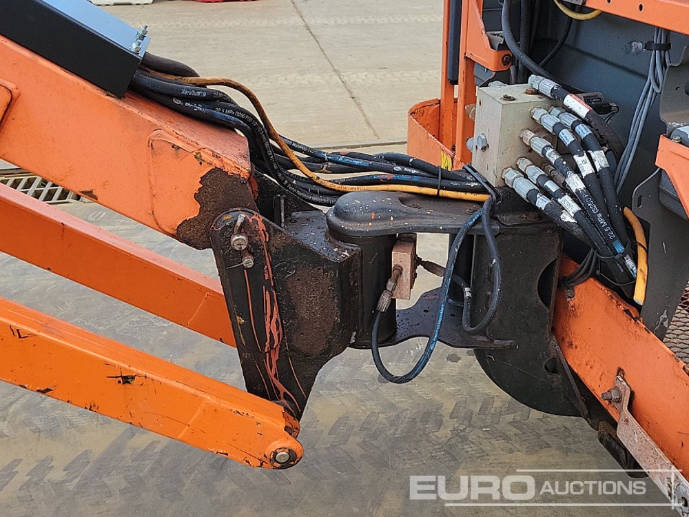 Articulated boom 2015 JLG 600AJ: picture 18