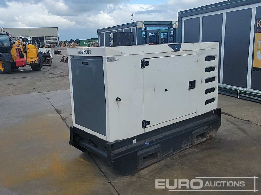 2015 SDMO R33C3 - Generator set: picture 1 2015 SDMO R33C3 - Generator set: picture 1