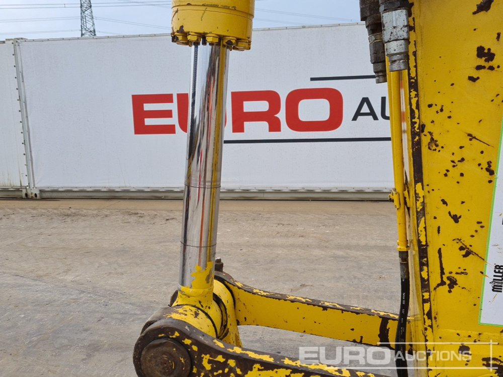 Crawler excavator 2016 Komatsu PC210LC-10: picture 25