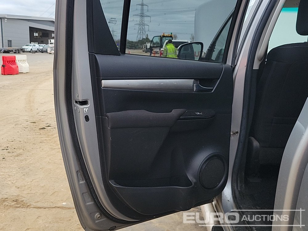 Pickup truck 2016 Toyota Hilux Invincible: picture 23 Pickup truck 2016 Toyota Hilux Invincible: picture 23