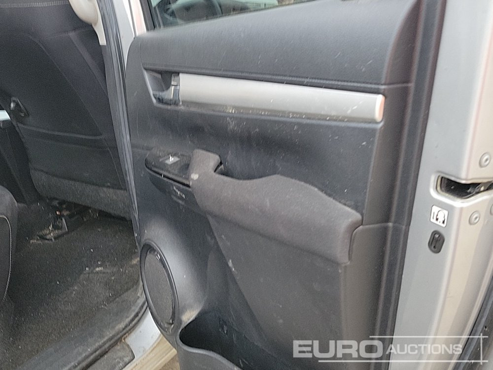 Pickup truck 2016 Toyota Hilux Invincible: picture 25 Pickup truck 2016 Toyota Hilux Invincible: picture 25