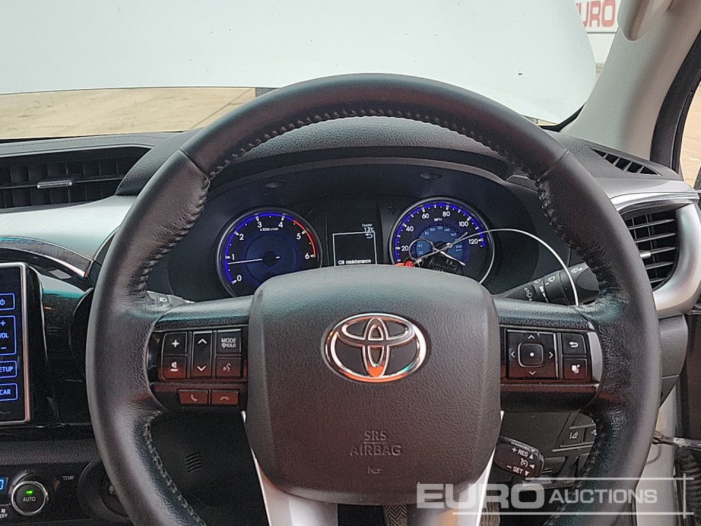 Pickup truck 2016 Toyota Hilux Invincible: picture 32 Pickup truck 2016 Toyota Hilux Invincible: picture 32