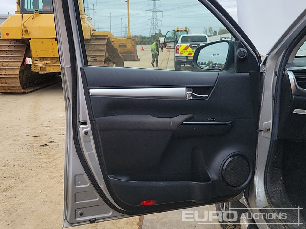 Pickup truck 2016 Toyota Hilux Invincible: picture 27 Pickup truck 2016 Toyota Hilux Invincible: picture 27