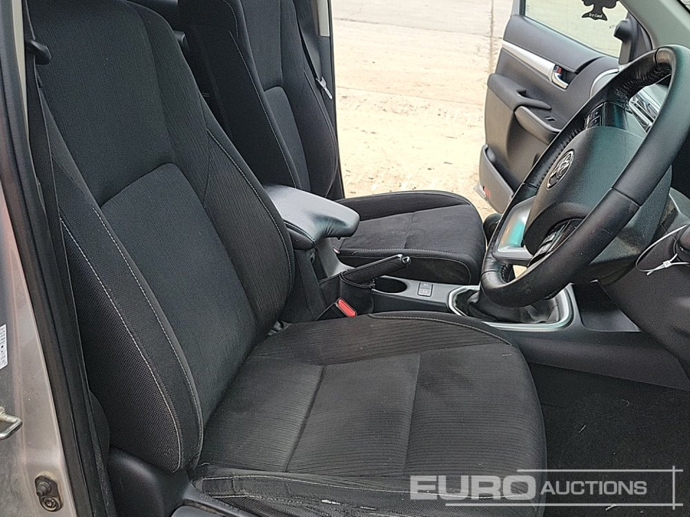 Pickup truck 2016 Toyota Hilux Invincible: picture 30 Pickup truck 2016 Toyota Hilux Invincible: picture 30