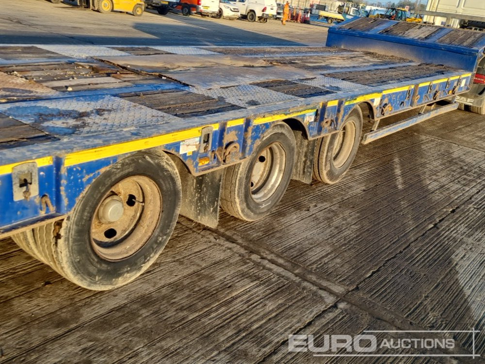 Low loader semi-trailer 2018 McCauley Tri Axle Step Frame Low Loader Trailer, Out Riggers, Hydraulic Ramps: picture 37 Low loader semi-trailer 2018 McCauley Tri Axle Step Frame Low Loader Trailer, Out Riggers, Hydraulic Ramps: picture 37
