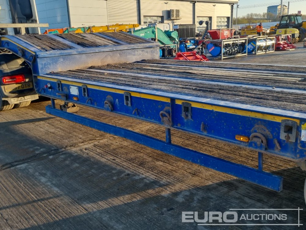 Low loader semi-trailer 2018 McCauley Tri Axle Step Frame Low Loader Trailer, Out Riggers, Hydraulic Ramps: picture 47 Low loader semi-trailer 2018 McCauley Tri Axle Step Frame Low Loader Trailer, Out Riggers, Hydraulic Ramps: picture 47