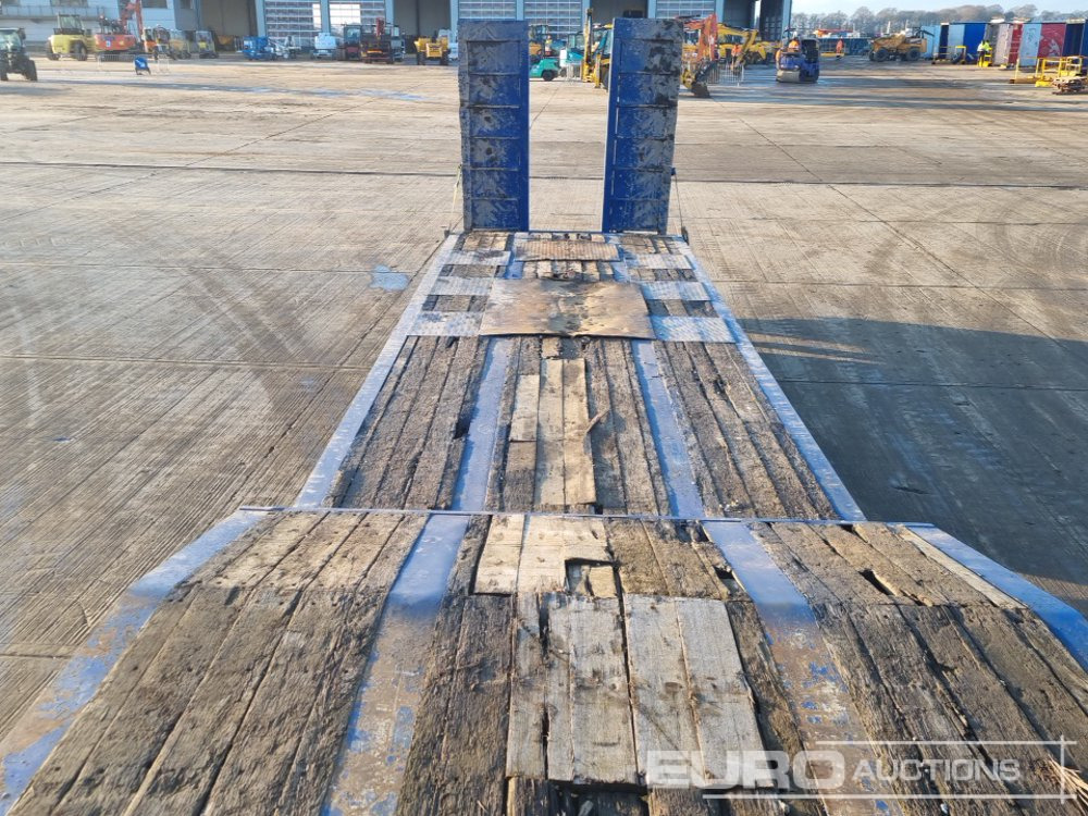 Low loader semi-trailer 2018 McCauley Tri Axle Step Frame Low Loader Trailer, Out Riggers, Hydraulic Ramps: picture 33 Low loader semi-trailer 2018 McCauley Tri Axle Step Frame Low Loader Trailer, Out Riggers, Hydraulic Ramps: picture 33