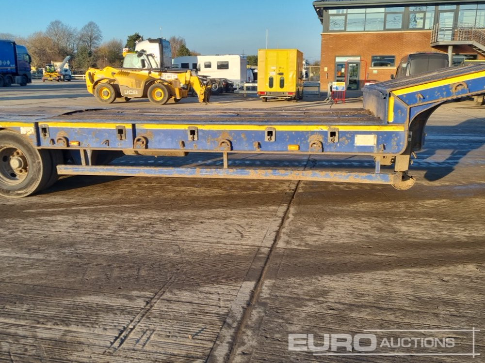 Low loader semi-trailer 2018 McCauley Tri Axle Step Frame Low Loader Trailer, Out Riggers, Hydraulic Ramps: picture 38 Low loader semi-trailer 2018 McCauley Tri Axle Step Frame Low Loader Trailer, Out Riggers, Hydraulic Ramps: picture 38