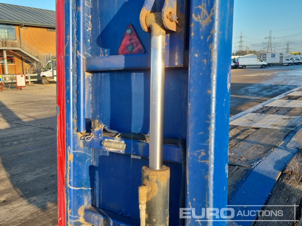 Low loader semi-trailer 2018 McCauley Tri Axle Step Frame Low Loader Trailer, Out Riggers, Hydraulic Ramps: picture 18 Low loader semi-trailer 2018 McCauley Tri Axle Step Frame Low Loader Trailer, Out Riggers, Hydraulic Ramps: picture 18