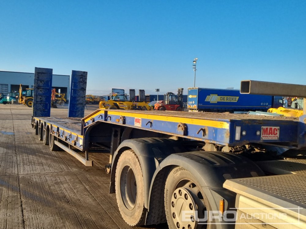 Low loader semi-trailer 2018 McCauley Tri Axle Step Frame Low Loader Trailer, Out Riggers, Hydraulic Ramps: picture 41 Low loader semi-trailer 2018 McCauley Tri Axle Step Frame Low Loader Trailer, Out Riggers, Hydraulic Ramps: picture 41