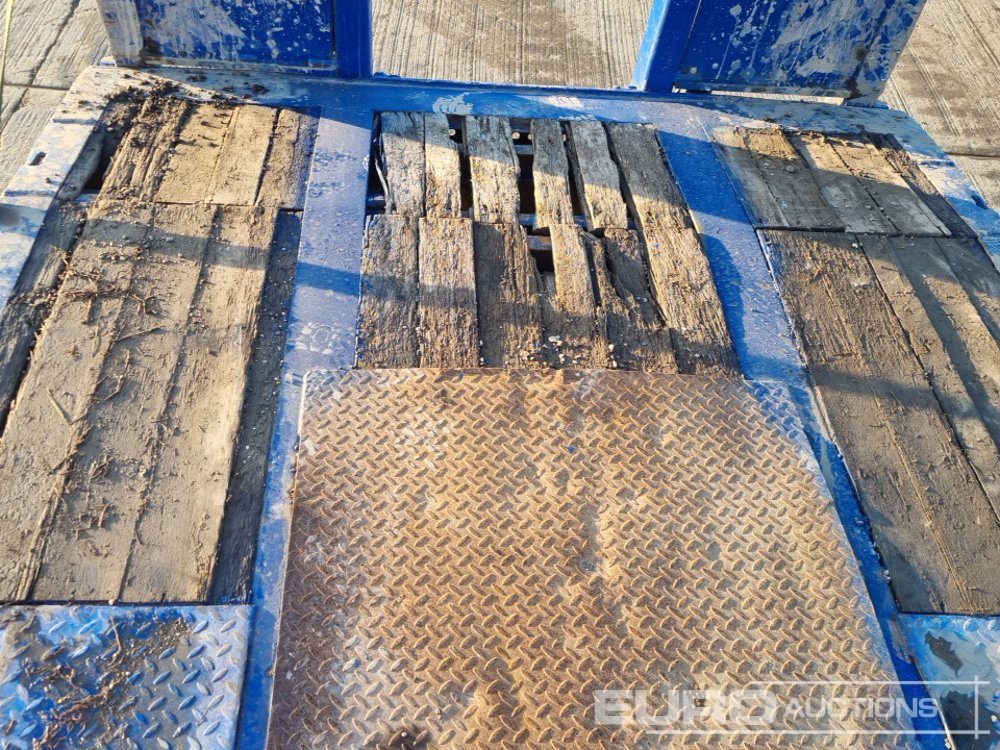 Low loader semi-trailer 2018 McCauley Tri Axle Step Frame Low Loader Trailer, Out Riggers, Hydraulic Ramps: picture 21 Low loader semi-trailer 2018 McCauley Tri Axle Step Frame Low Loader Trailer, Out Riggers, Hydraulic Ramps: picture 21