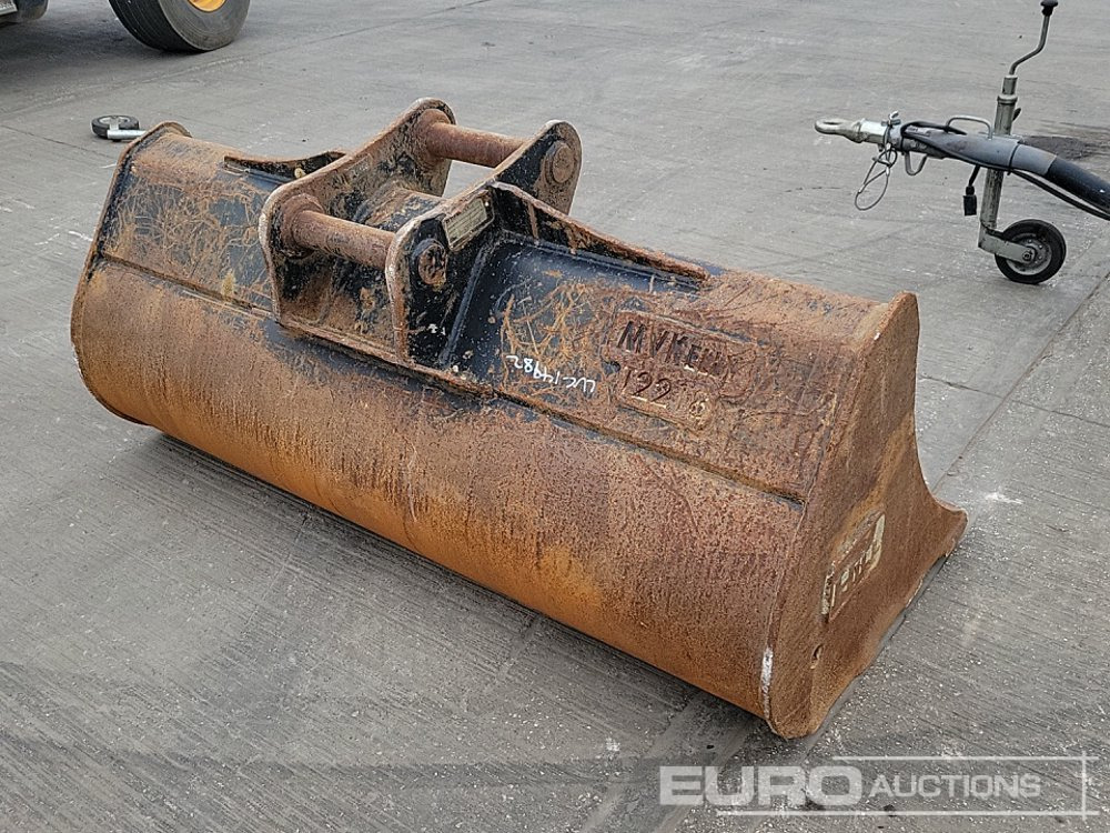 2023 Hill 70" Ditching Bucket 65mm Pin to suit 13 Ton Excavator - Bucket: picture 5 2023 Hill 70" Ditching Bucket 65mm Pin to suit 13 Ton Excavator - Bucket: picture 5