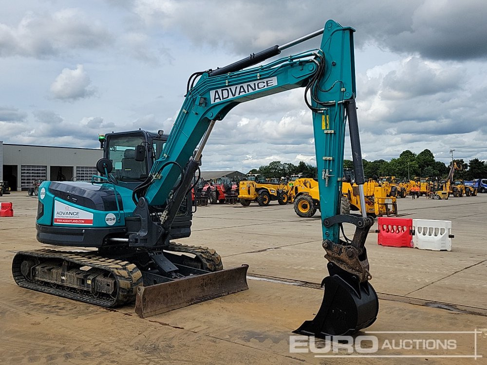 Mini excavator 2023 Sunward SWE90UF: picture 7