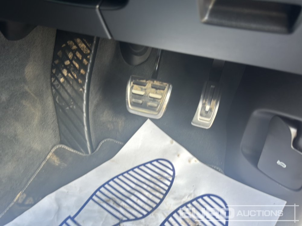 SUV 2023 Volkswagen Touareg V6 TDI: picture 28