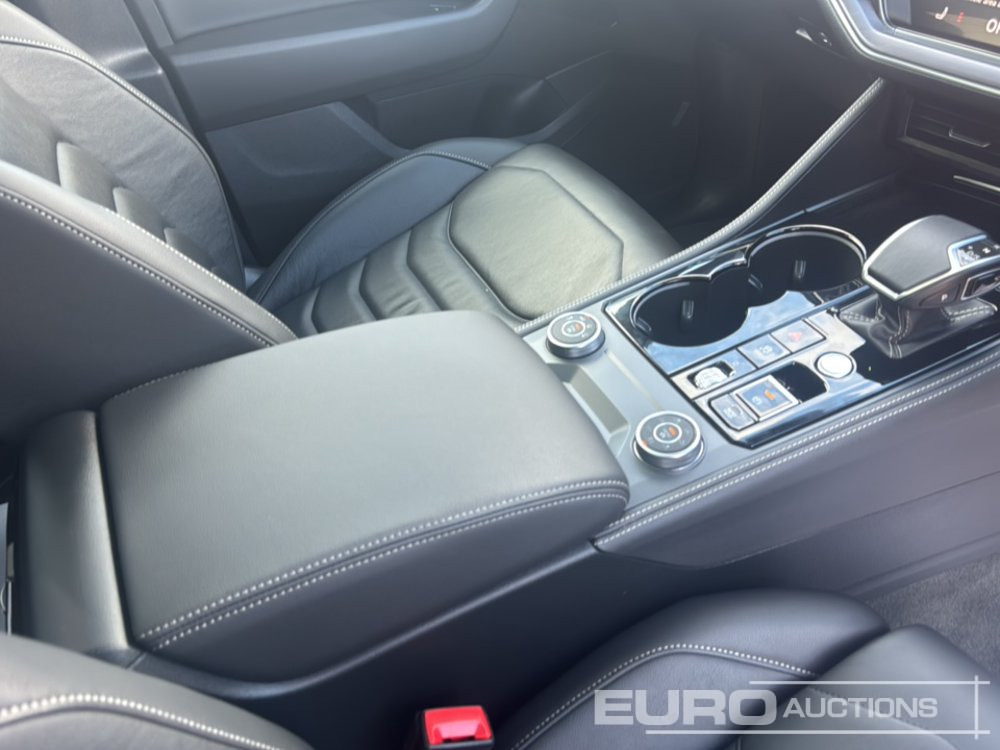 SUV 2023 Volkswagen Touareg V6 TDI: picture 24