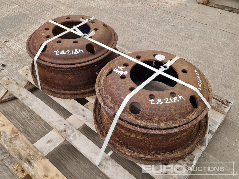 22" Rim (2 of) - Tire: picture 2 22" Rim (2 of) - Tire: picture 2