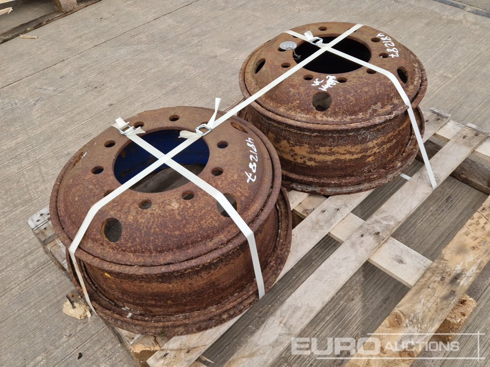 22" Rim (2 of) - Tire: picture 1 22" Rim (2 of) - Tire: picture 1