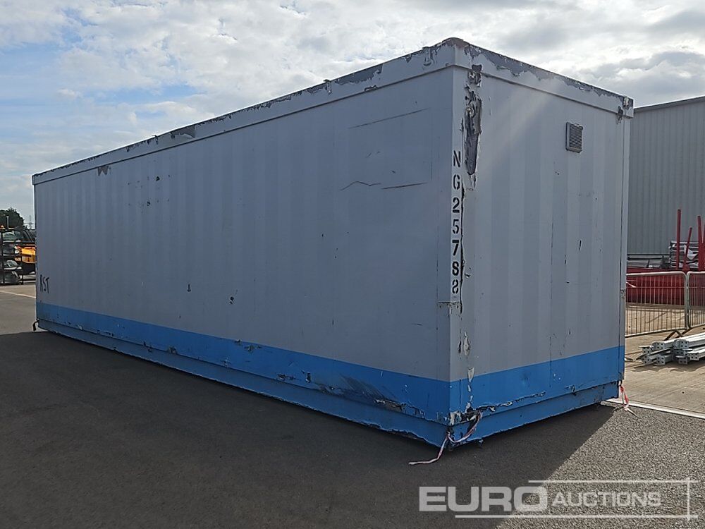 32' x 8' Storage Container, 1 End Door (Cannot be Reconsigned) - Shipping container: picture 3 32' x 8' Storage Container, 1 End Door (Cannot be Reconsigned) - Shipping container: picture 3