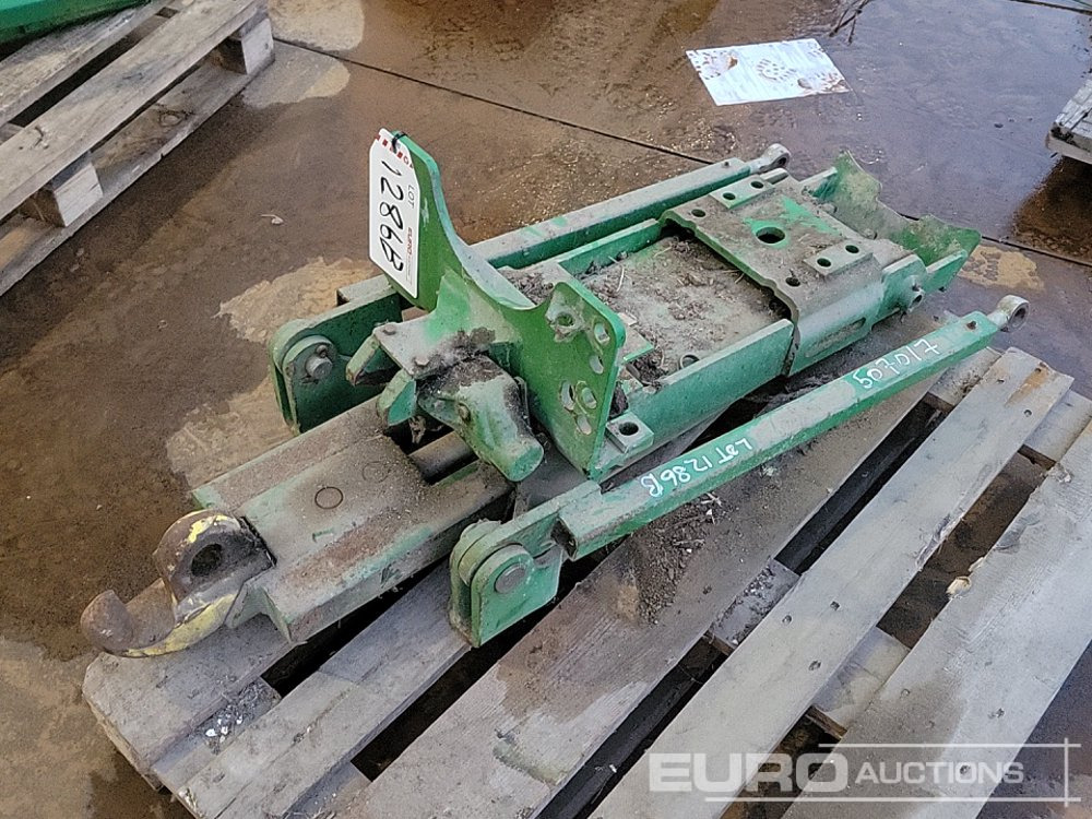 John Deere Pick Up Hitch to suit Tractor - Agricultural machinery: picture 1 John Deere Pick Up Hitch to suit Tractor - Agricultural machinery: picture 1