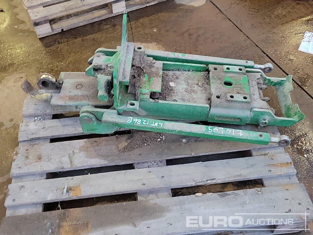 John Deere Pick Up Hitch to suit Tractor - Agricultural machinery: picture 2 John Deere Pick Up Hitch to suit Tractor - Agricultural machinery: picture 2