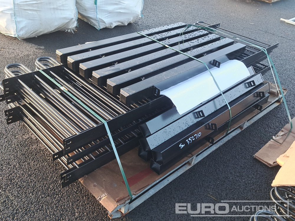 Unused 20m Bow / Round Top Powder Coated Steel Fencing, 10x2m Panels, 11 Posts - Agricultural machinery: picture 1 Unused 20m Bow / Round Top Powder Coated Steel Fencing, 10x2m Panels, 11 Posts - Agricultural machinery: picture 1