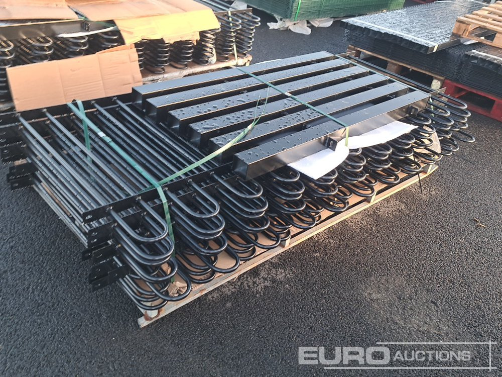 Unused 20m Bow / Round Top Powder Coated Steel Fencing, 10x2m Panels, 11 Posts - Agricultural machinery: picture 3 Unused 20m Bow / Round Top Powder Coated Steel Fencing, 10x2m Panels, 11 Posts - Agricultural machinery: picture 3