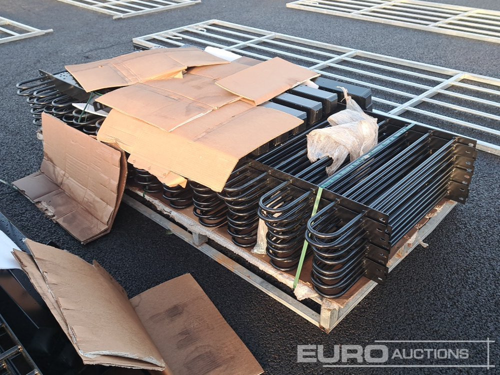 Unused 20m Bow / Round Top Powder Coated Steel Fencing, 10x2m Panels, 11 Posts - Agricultural machinery: picture 4 Unused 20m Bow / Round Top Powder Coated Steel Fencing, 10x2m Panels, 11 Posts - Agricultural machinery: picture 4