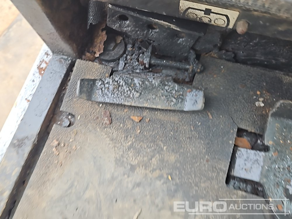 Mini excavator Bobcat 325: picture 45